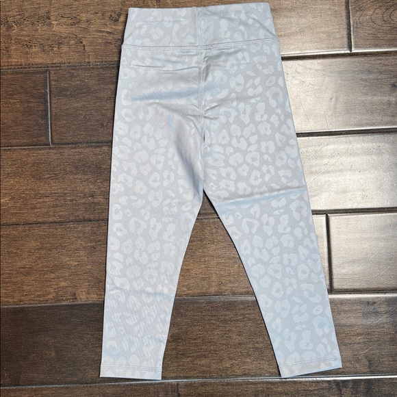 ❤️3/$30 Xersion Light Gray Animal Print Kids High Rise Jersey 7/8 Leggings NWT - Picture 4 of 7